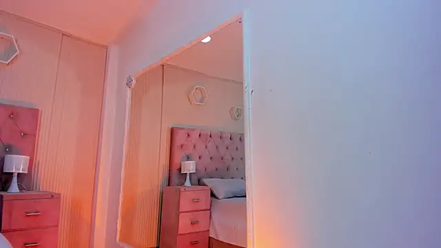 Agathaargent  online show from November 28, 4:37 am