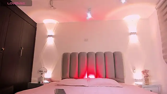 Agathaargent  online show from March 25, 4:18 am