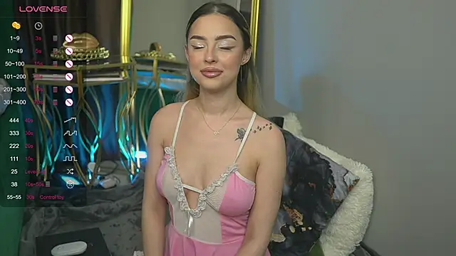 ScarletColes online show from December 13, 3:05 am