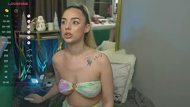 ScarletColes online show from January 9, 4:41 am