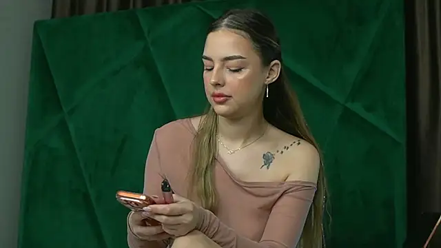 ScarletColes online show from January 10, 11:42 pm