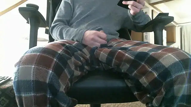 Snapshot of Yungcock420 chatting on April 7, 1:17 am Yungcock420 online show from April 7, 1:17 am