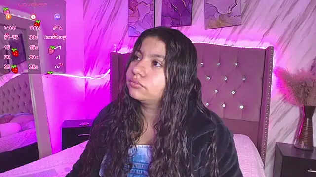 Snapshot of Miaa_Smiith1 chatting on December 6, 11:33 am Miaa Smiith1 online show from December 6, 11:33 am