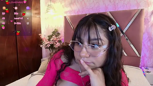 Snapshot of Miaa_Smiith1 chatting on February 4, 3:15 pm Miaa Smiith1 online show from February 4, 3:15 pm