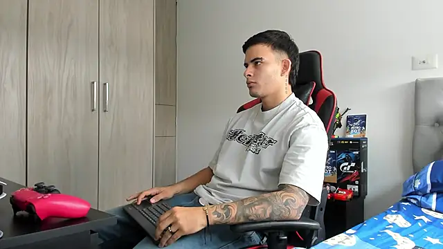 Snapshot of jacob_firexx chatting on October 20, 3:01 pm jacob firexx online show from October 20, 3:01 pm