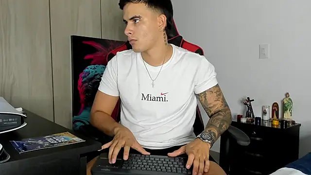 Snapshot of jacob_firexx chatting on October 28, 12:25 am jacob firexx online show from October 28, 12:25 am