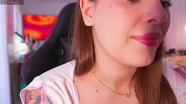 Snapshot of lana_rosy chatting on April 8, 4:29 pm lana rosy online show from April 8, 4:29 pm