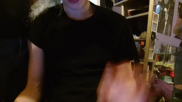 Snapshot of watermellonpussy chatting on November 26, 4:13 am watermellonpussy online show from November 26, 4:13 am