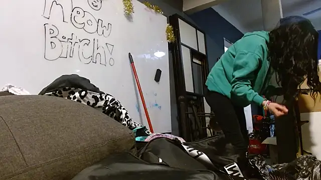 Snapshot of watermellonpussy chatting on December 4, 4:00 am watermellonpussy online show from December 4, 4:00 am