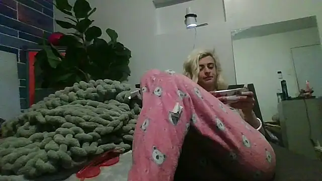 watermellonpussy online show from March 7, 10:07 pm