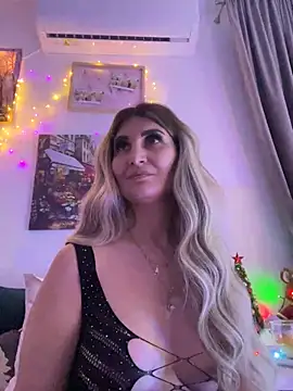 Snapshot of EvelynFrances chatting on December 30, 8:15 pm EvelynFrances online show from December 30, 8:15 pm