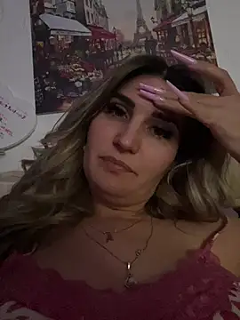 Snapshot of EvelynFrances chatting on February 26, 9:37 pm EvelynFrances online show from February 26, 9:37 pm