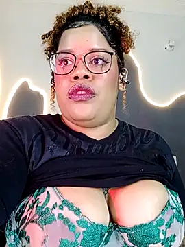 Snapshot of Dirty_sara17 chatting on March 16, 12:45 am Dirty sara17 online show from March 16, 12:45 am