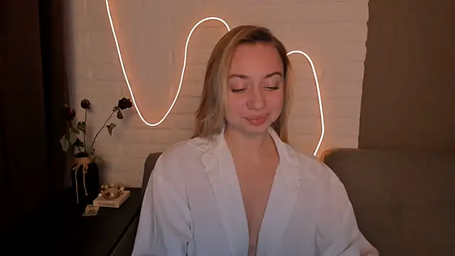 DanielaWisse online show from December 5, 8:00 pm