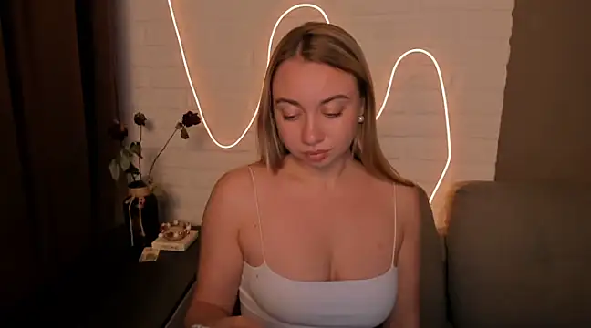 DanielaWisse online show from December 7, 9:00 pm