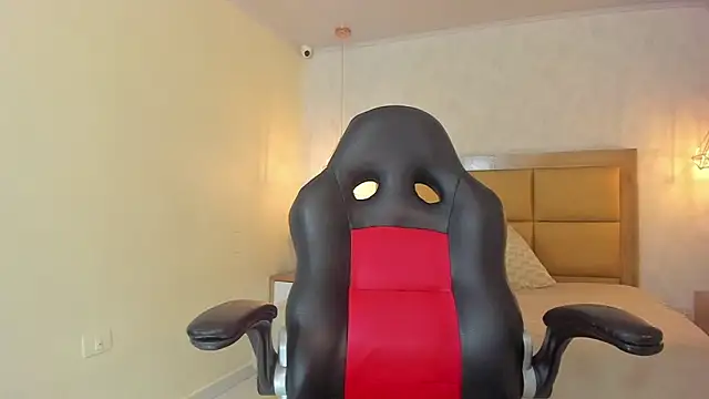 LARSONMIA online show from April 8, 12:38 pm