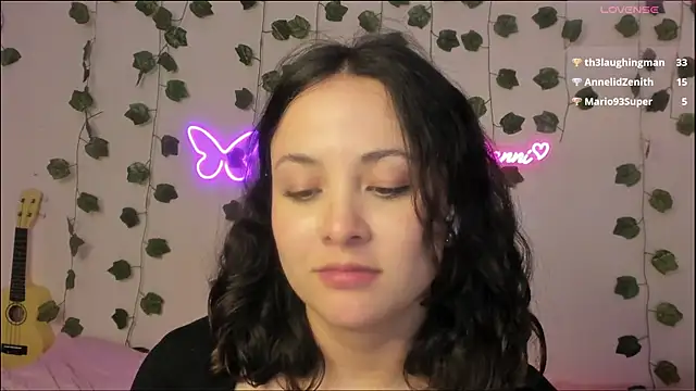 Snapshot of Megan_Rodrigo chatting on December 3, 12:13 am Megan Rodrigo online show from December 3, 12:13 am