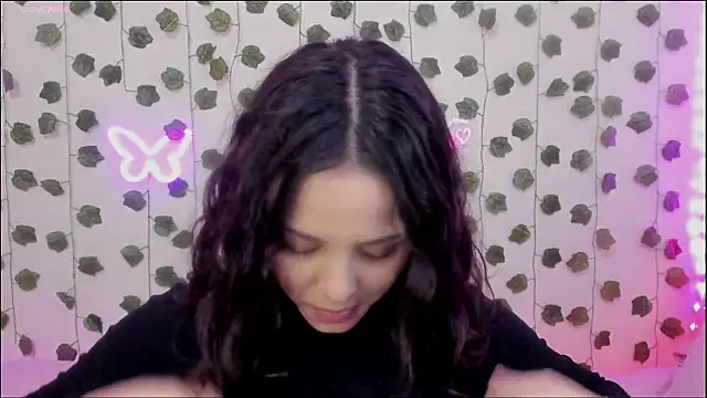 Snapshot of Megan_Rodrigo chatting on December 14, 10:28 pm Megan Rodrigo online show from December 14, 10:28 pm