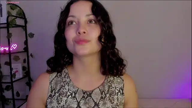 Snapshot of Megan_Rodrigo chatting on January 8, 9:12 pm Megan Rodrigo online show from January 8, 9:12 pm
