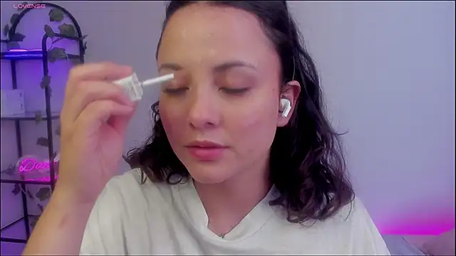 Snapshot of Megan_Rodrigo chatting on January 13, 6:59 pm Megan Rodrigo online show from January 13, 6:59 pm