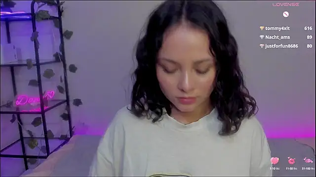 Snapshot of Megan_Rodrigo chatting on January 14, 1:15 am Megan Rodrigo online show from January 14, 1:15 am