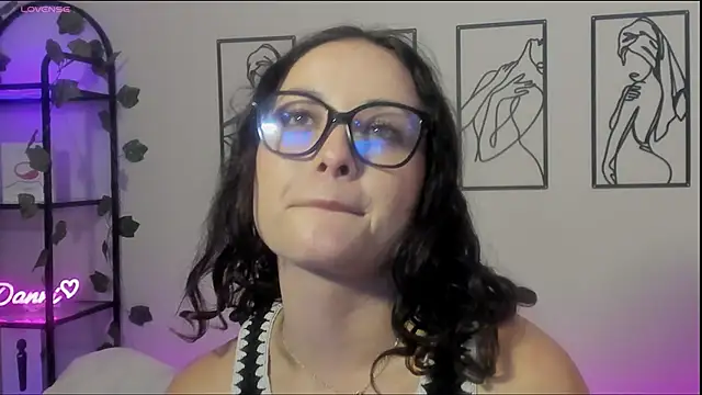 Snapshot of Megan_Rodrigo chatting on January 30, 8:21 pm Megan Rodrigo online show from January 30, 8:21 pm