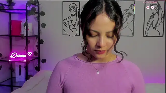 Snapshot of Megan_Rodrigo chatting on February 12, 11:09 pm Megan Rodrigo online show from February 12, 11:09 pm