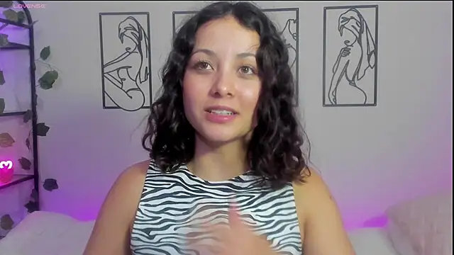 Snapshot of Megan_Rodrigo chatting on February 13, 11:04 pm Megan Rodrigo online show from February 13, 11:04 pm