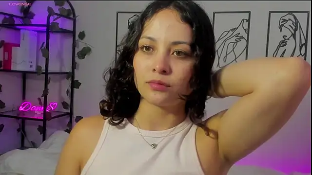 Snapshot of Megan_Rodrigo chatting on February 14, 7:44 pm Megan Rodrigo online show from February 14, 7:44 pm