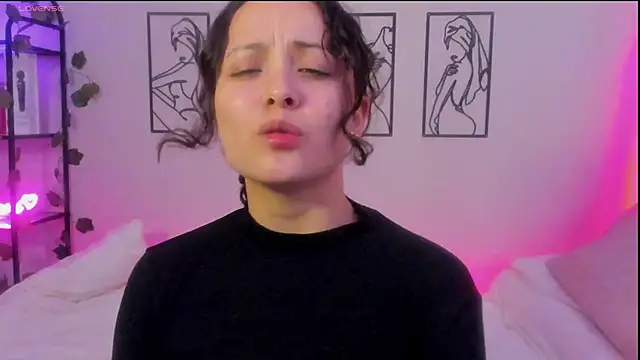 Snapshot of Megan_Rodrigo chatting on February 15, 10:10 pm Megan Rodrigo online show from February 15, 10:10 pm