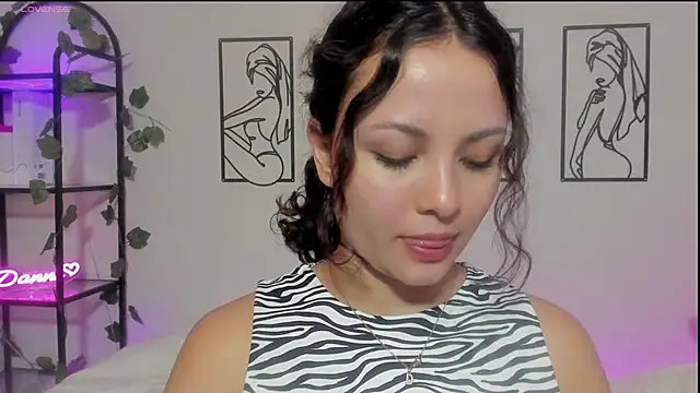 Snapshot of Megan_Rodrigo chatting on March 15, 9:16 pm Megan Rodrigo online show from March 15, 9:16 pm
