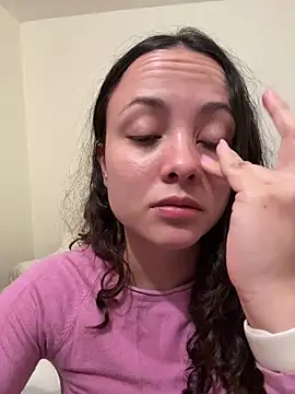 Megan Rodrigo online show from April 28, 2:22 pm