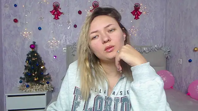 Snapshot of SallyVerda chatting on December 27, 6:42 pm SallyVerda online show from December 27, 6:42 pm