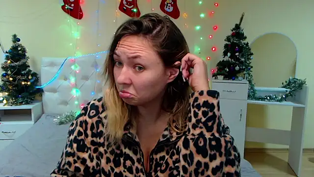 Snapshot of SallyVerda chatting on December 28, 7:43 pm SallyVerda online show from December 28, 7:43 pm