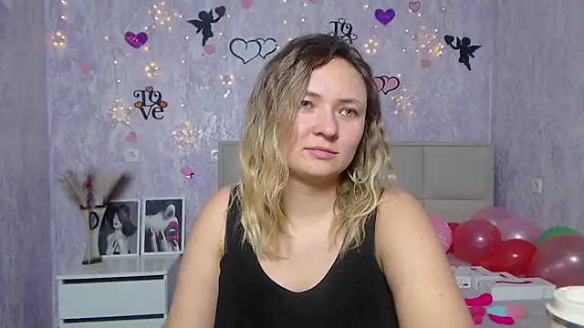 Snapshot of SallyVerda chatting on February 2, 1:12 am SallyVerda online show from February 2, 1:12 am