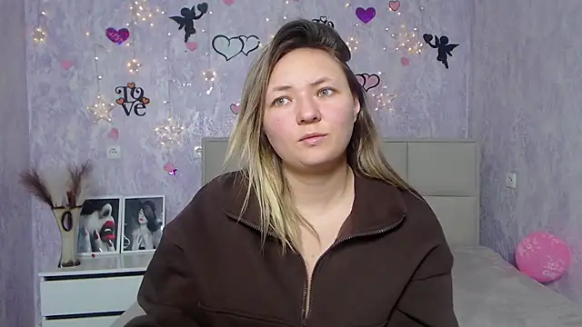 Snapshot of SallyVerda chatting on February 6, 6:56 pm SallyVerda online show from February 6, 6:56 pm