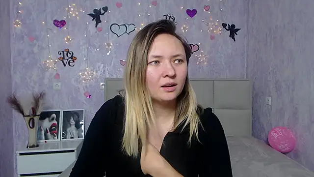Snapshot of SallyVerda chatting on February 7, 10:30 pm SallyVerda online show from February 7, 10:30 pm