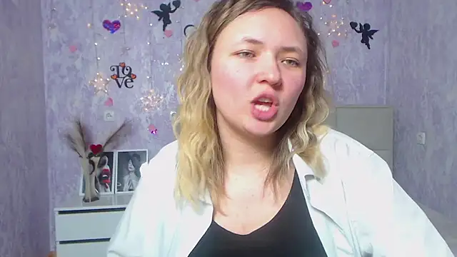 Snapshot of SallyVerda chatting on February 20, 1:03 am SallyVerda online show from February 20, 1:03 am