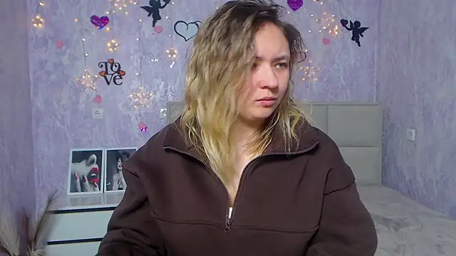 Snapshot of SallyVerda chatting on February 21, 9:54 pm SallyVerda online show from February 21, 9:54 pm