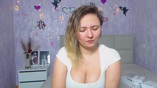 Snapshot of SallyVerda chatting on February 22, 1:00 am SallyVerda online show from February 22, 1:00 am