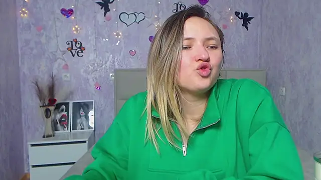 Snapshot of SallyVerda chatting on February 25, 9:46 pm SallyVerda online show from February 25, 9:46 pm