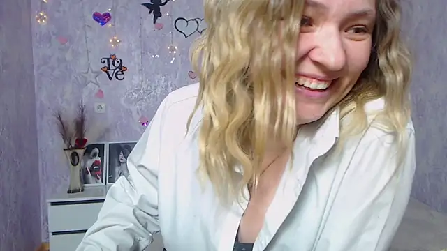 Snapshot of SallyVerda chatting on February 27, 4:52 am SallyVerda online show from February 27, 4:52 am