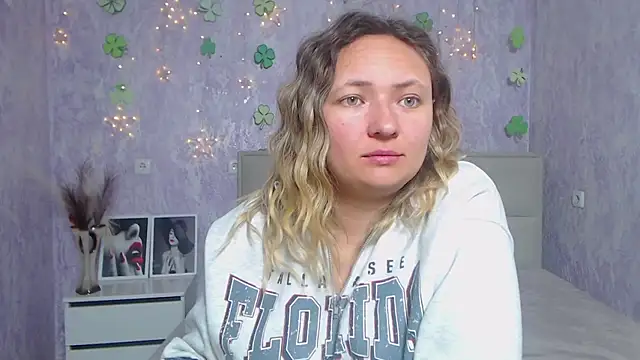 Snapshot of SallyVerda chatting on March 17, 6:42 pm SallyVerda online show from March 17, 6:42 pm