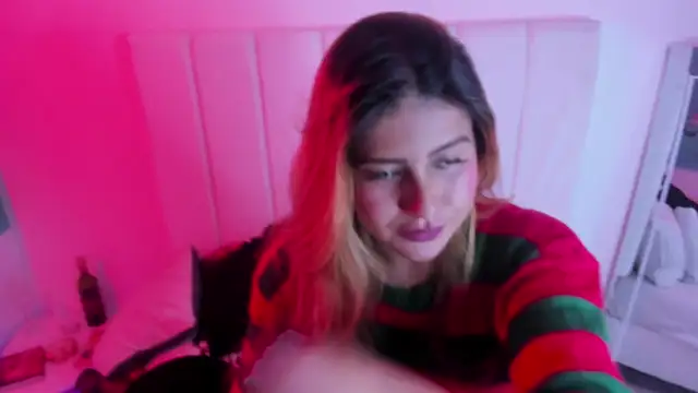 Snapshot of Amber_Martins_ chatting on October 21, 1:34 pm Amber Martins online show from October 21, 1:34 pm