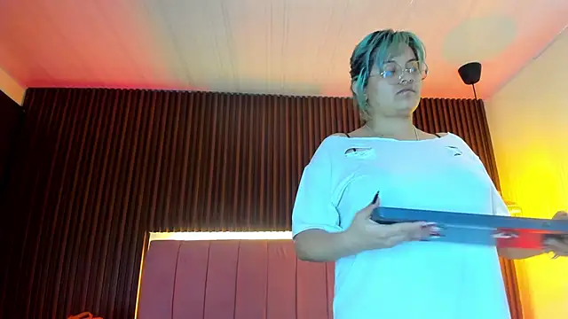 lucky-leah online show from January 18, 4:15 am