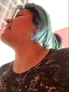 lucky-leah online show from January 25, 6:45 am