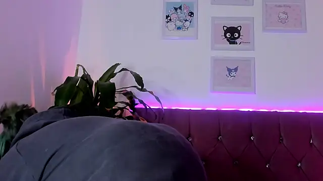 lucky-leah online show from February 14, 3:11 am