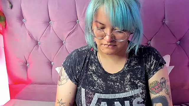 lucky-leah online show from March 12, 3:46 am