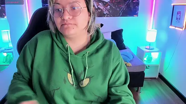 lucky-leah online show from September 12, 3:50 am