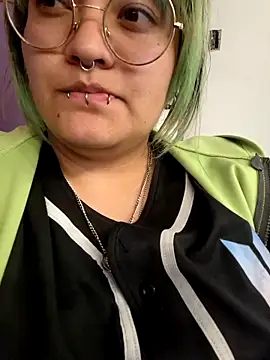 lucky-leah online show from September 19, 3:52 am